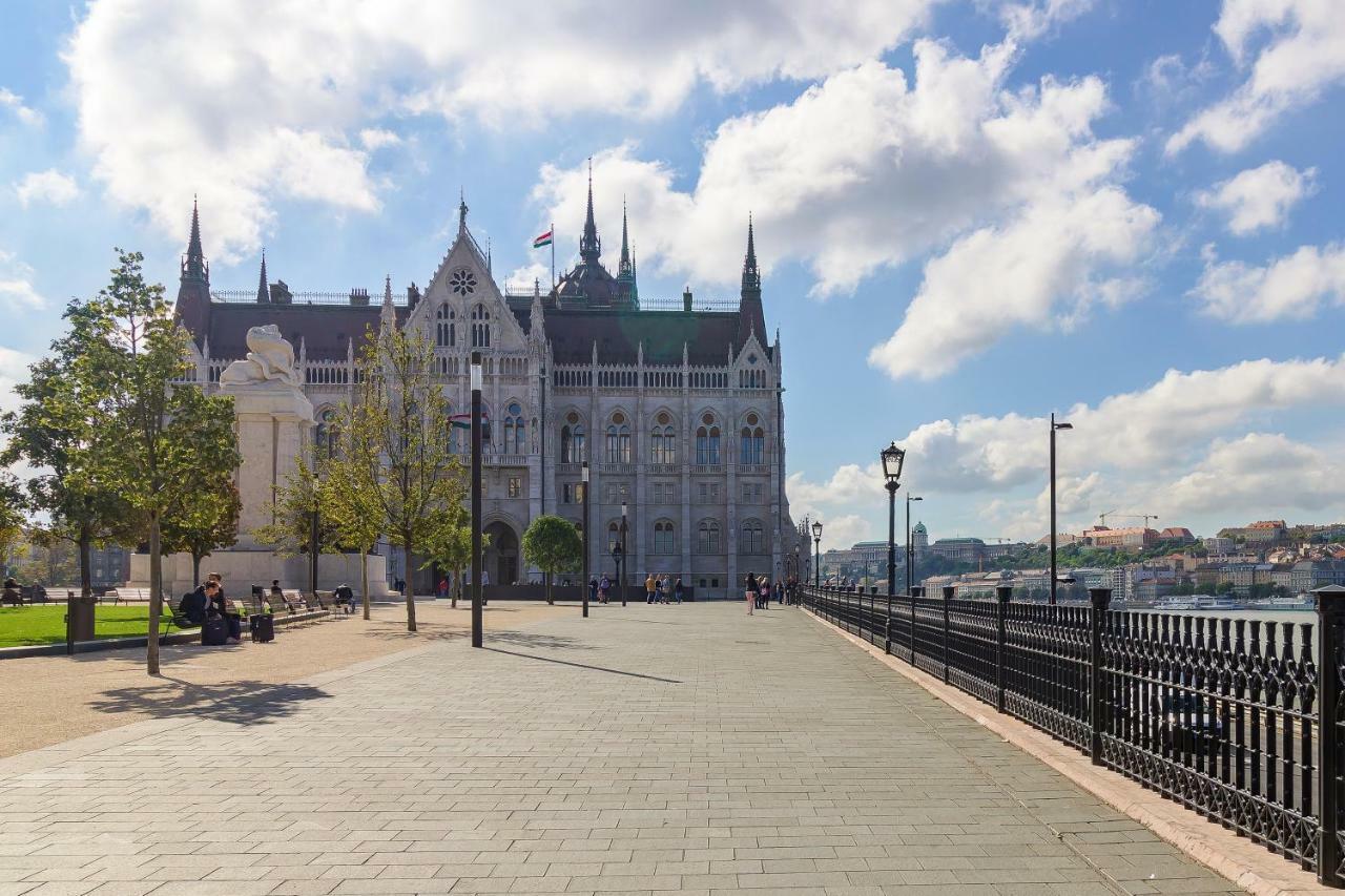 Riverbank Apartment At Parliament Budapest Exterior photo