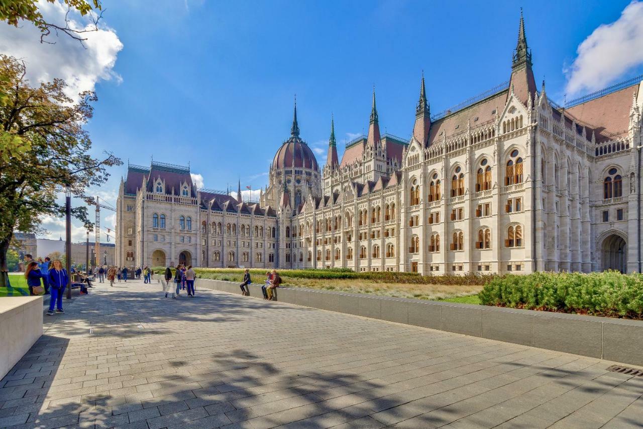 Riverbank Apartment At Parliament Budapest Exterior photo